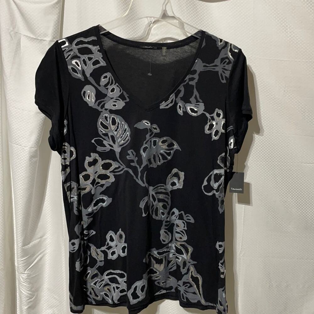Tahari 2x black silver front floral graphic short sleeve 💯 Cotton t NWT
